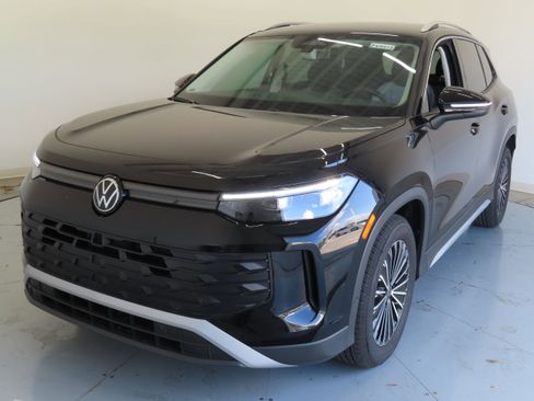 New 2025 Volkswagen Tiguan S image 9