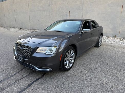 Used 2018 Chrysler 300 Touring w/ Chrome Appearance Package RWD image 1