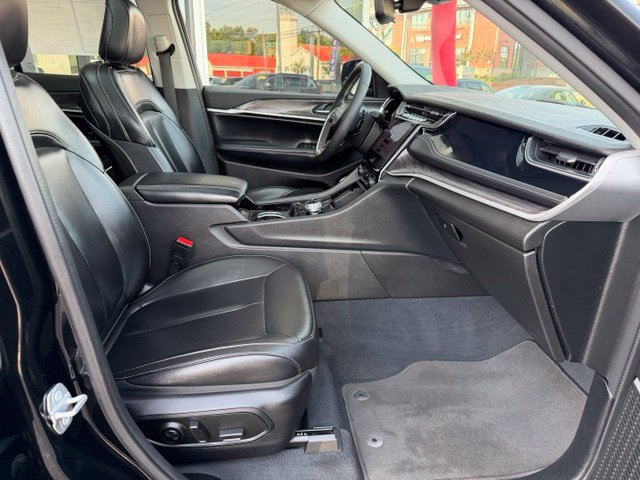 Used 2023 Jeep Grand Cherokee 4WD 4xe image 28