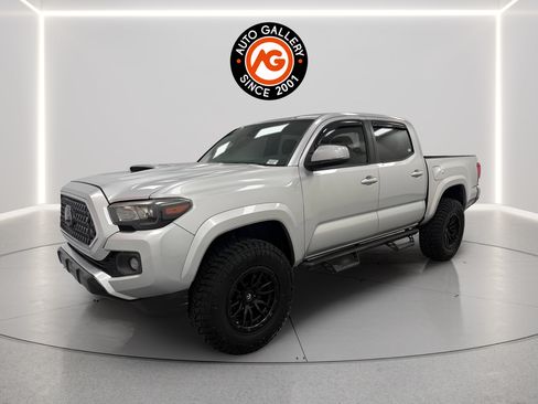 Used 2019 Toyota Tacoma TRD Sport w/ Technology Package AWD/4WD image 3
