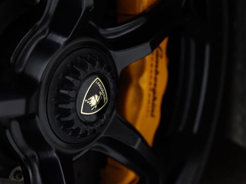 Used 2020 Lamborghini Huracan EVO image 21