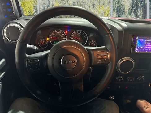 Used 2015 Jeep Wrangler Rubicon w/ Connectivity Group image 18
