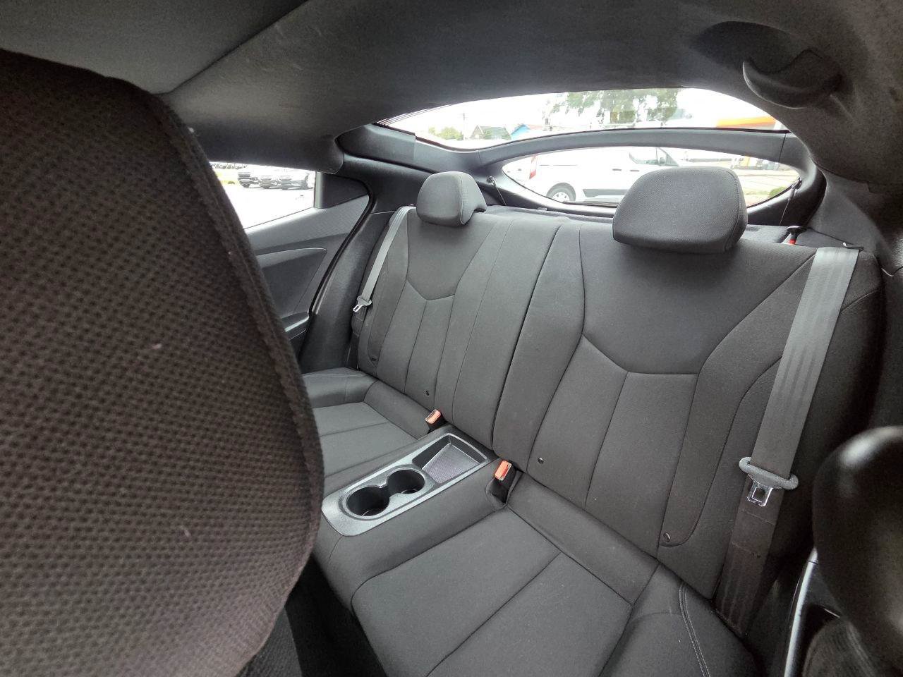 Used 2017 Hyundai Veloster Value Edition FWD image 13
