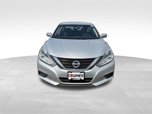 Used 2016 Nissan Altima 2.5 S w/ Power Driver Seat Package image 2