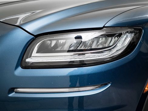 Used 2019 Lincoln Nautilus Select image 16