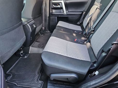 Used 2018 Toyota 4Runner SR5 AWD/4WD image 19