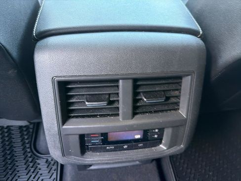 Used 2023 Volkswagen Atlas SE image 22