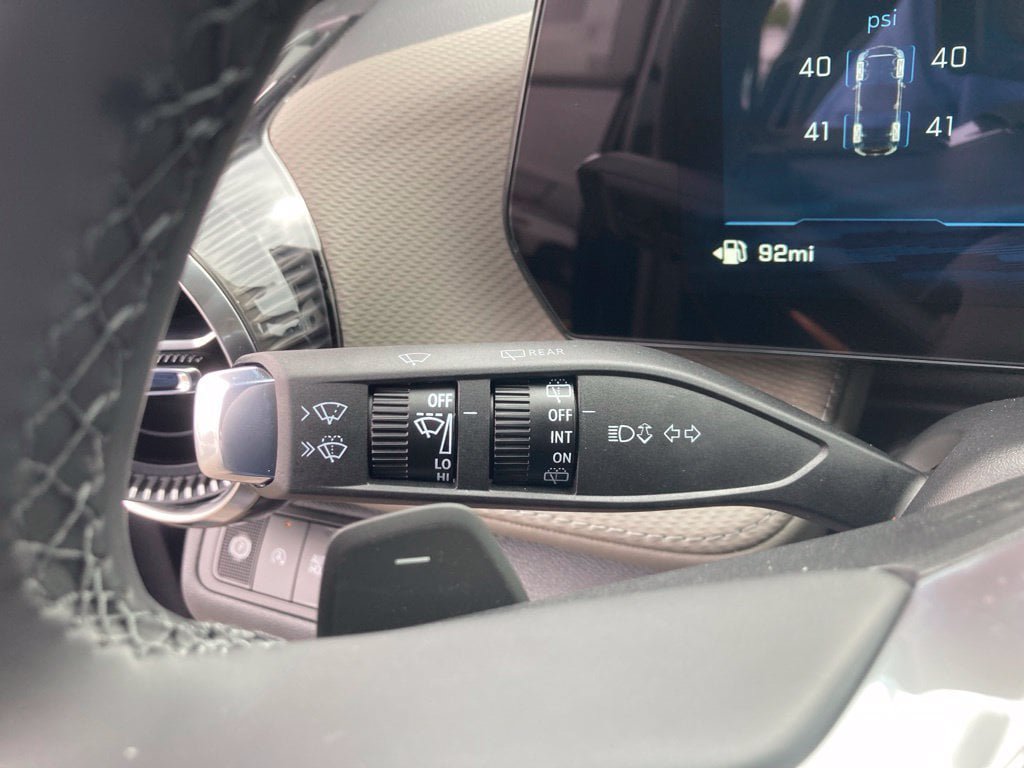 New 2027 Chevrolet Equinox LT w/ Convenience Package II FWD image 10