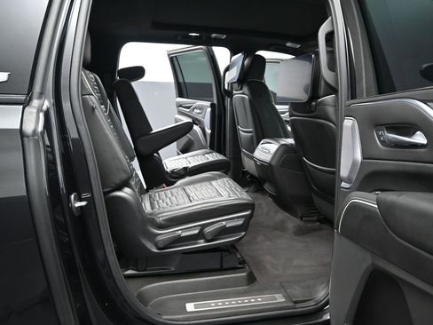 Certified 2024 Cadillac Escalade ESV V w/ LPO, ONYX Package AWD/4WD image 16