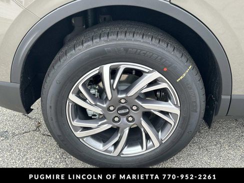 New 2026 Lincoln Corsair Premiere image 17