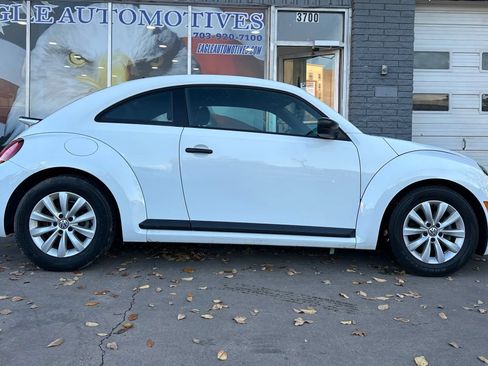 Used 2018 Volkswagen Beetle 2.0T Coast FWD image 2