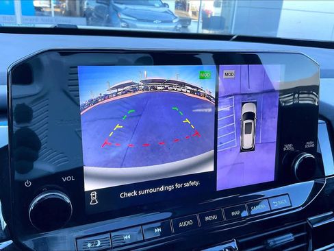 Used 2024 Nissan Pathfinder Platinum image 27