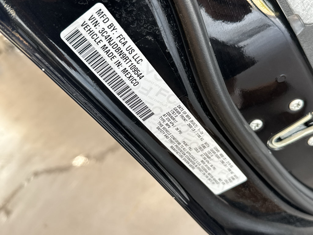 Used 2024 Jeep Compass Latitude AWD/4WD image 34