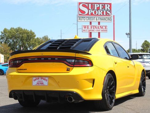 Used 2017 Dodge Charger R/T Scat Pack w/ Driver Confidence Group RWD image 4