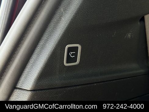 Used 2025 Chrysler Pacifica Limited FWD image 36
