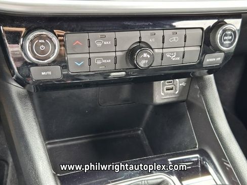 Used 2024 Jeep Compass Latitude AWD/4WD image 23