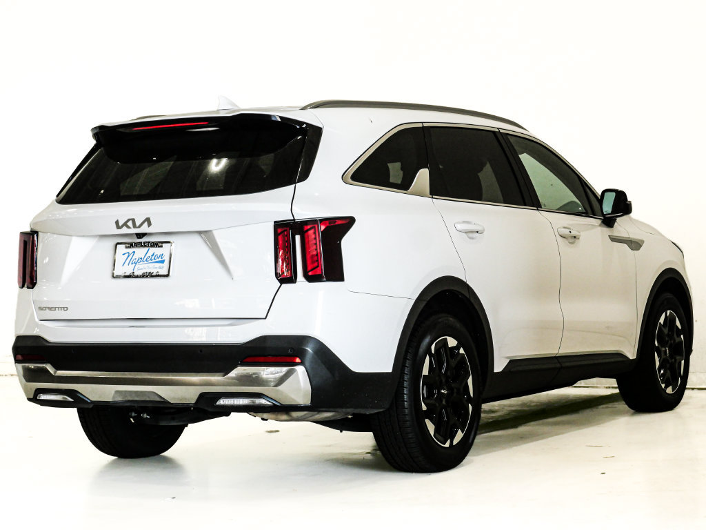 Used 2024 Kia Sorento S FWD image 6