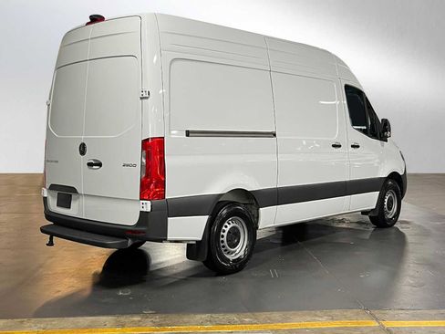 Used 2025 Mercedes-Benz Sprinter 2500 image 3