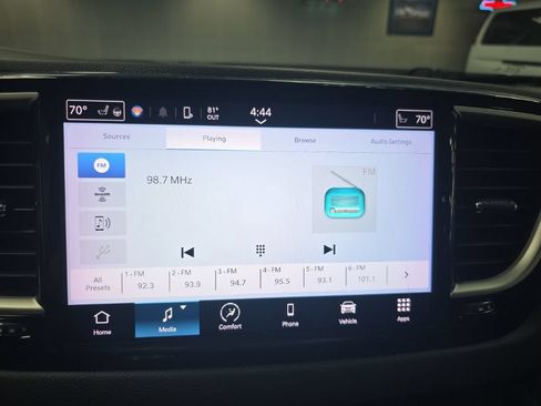 Used 2022 Chrysler Pacifica Touring-L FWD image 16