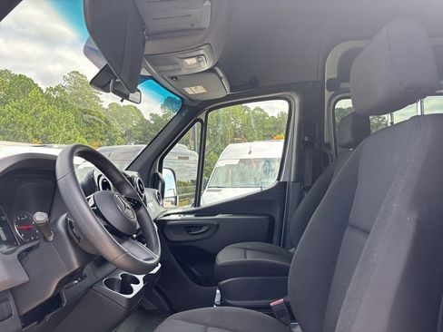 Used 2025 Mercedes-Benz Sprinter 2500 image 47
