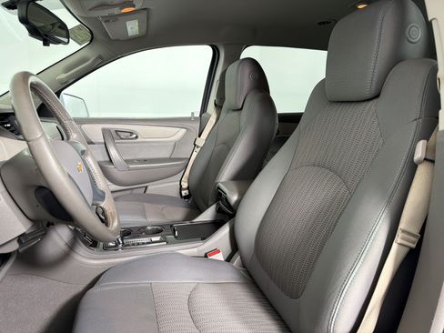 Used 2017 Chevrolet Traverse LT FWD image 4