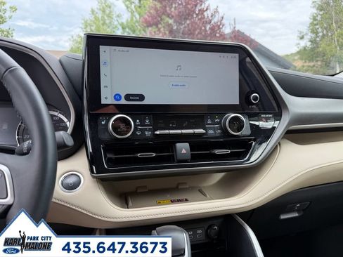 Used 2025 Toyota Highlander XLE AWD/4WD image 13