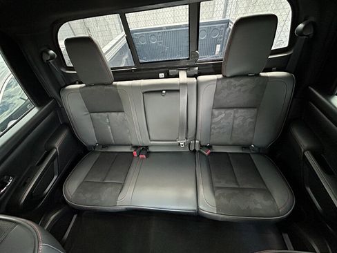 Used 2021 Nissan Titan PRO-4X w/ Pro-4x Utility Package image 16