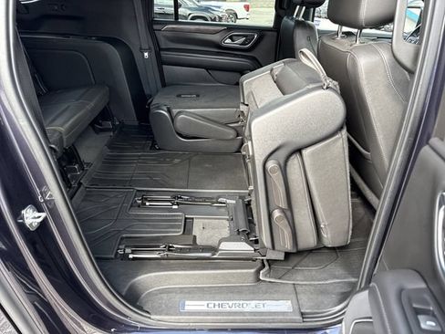Used 2023 Chevrolet Suburban LT RWD image 38