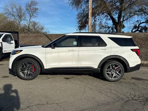 New 2026 Ford Explorer ST w/ Sun And Sound Package image 6