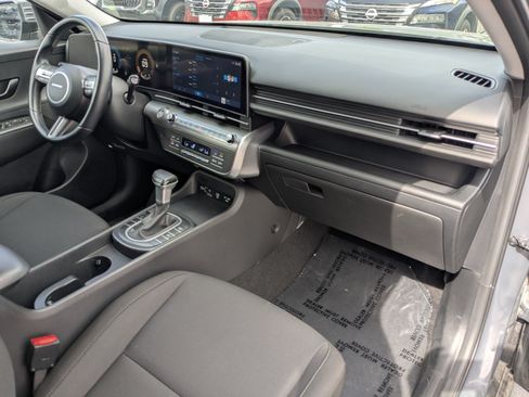 Certified 2025 Hyundai Kona SEL AWD/4WD image 33