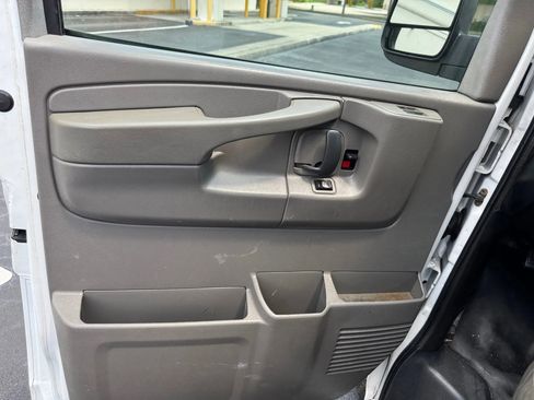 Used 2014 Chevrolet Express 2500 image 11