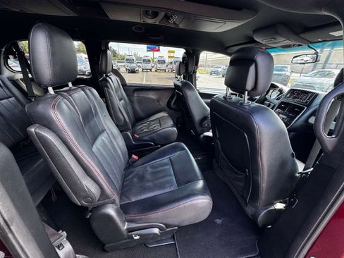 Used 2017 Dodge Grand Caravan GT image 21