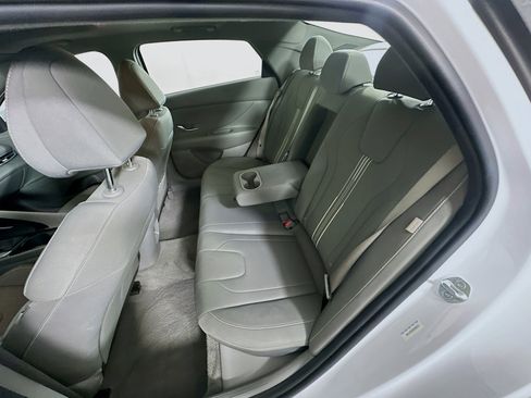 Used 2025 Hyundai Elantra SEL FWD image 26