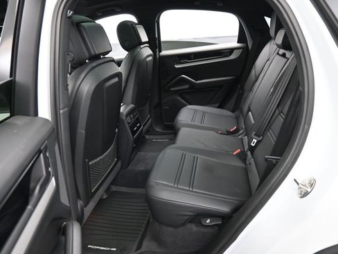 Certified 2024 Porsche Cayenne Coupe AWD/4WD image 25