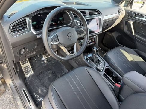 Used 2023 Volkswagen Tiguan SE R-Line AWD/4WD image 4