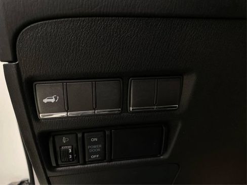 Used 2017 INFINITI QX80 4WD image 24