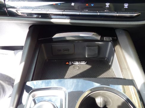 Used 2025 Buick Envision Preferred AWD/4WD image 35