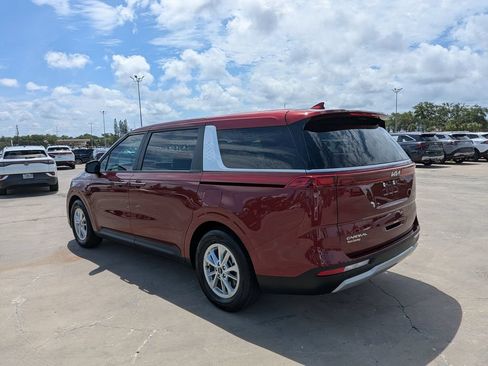 Certified 2024 Kia Carnival LX FWD image 6