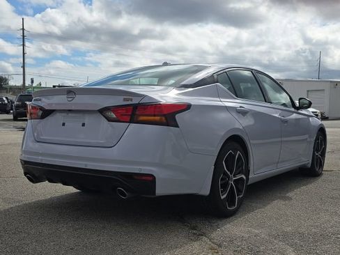 Used 2024 Nissan Altima 2.5 SR w/ SR Premium Package image 5