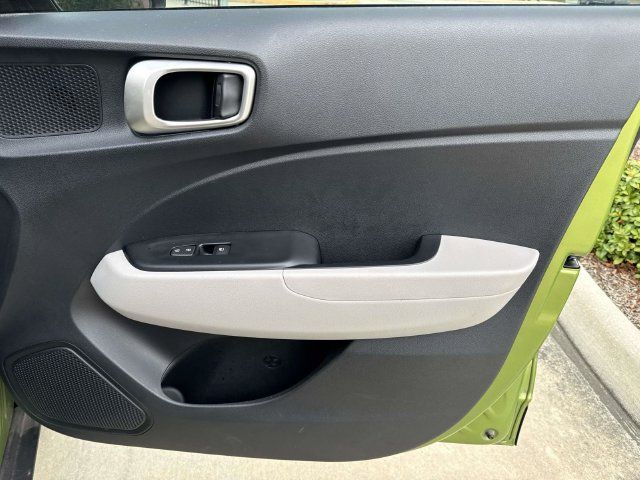 Used 2022 Hyundai Venue SEL FWD image 18