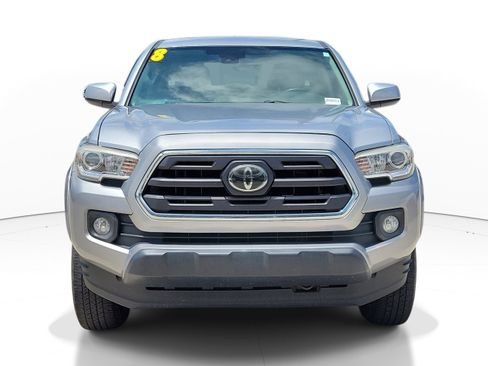 Used 2018 Toyota Tacoma SR5 RWD image 2