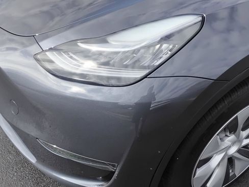 Used 2023 Tesla Model Y AWD image 7