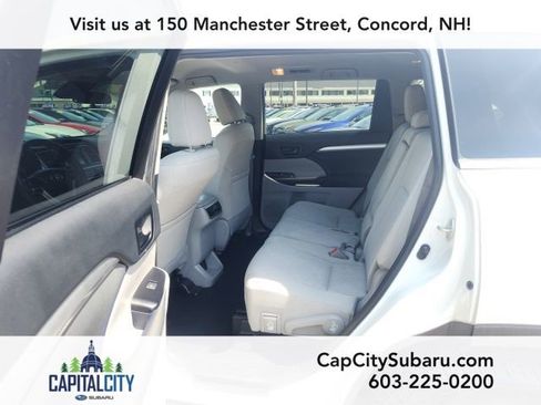 Used 2019 Toyota Highlander LE AWD/4WD image 14