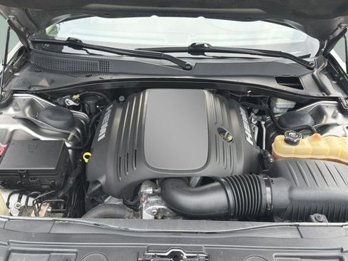 Used 2011 Chrysler 300 C image 37