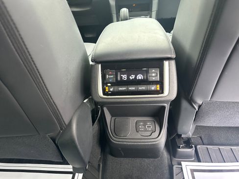 Used 2023 Subaru Ascent Limited image 20