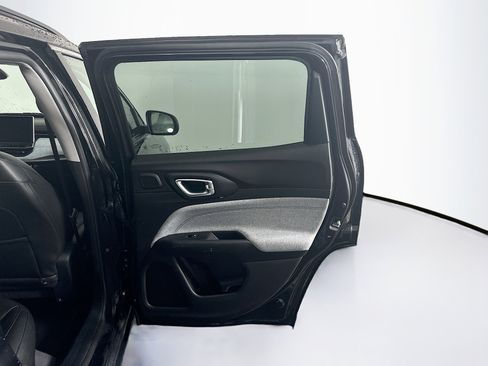 Used 2022 Jeep Compass Latitude w/ Sun and Sound Group image 30