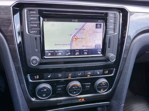 Used 2017 Volkswagen Passat 1.8T SE FWD image 4