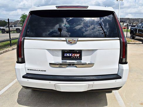Used 2020 Cadillac Escalade Luxury RWD image 6