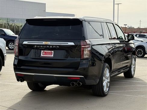 Used 2021 Chevrolet Suburban High Country image 4