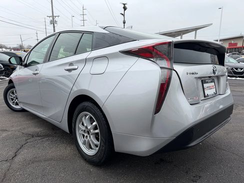 Used 2017 Toyota Prius Two image 10